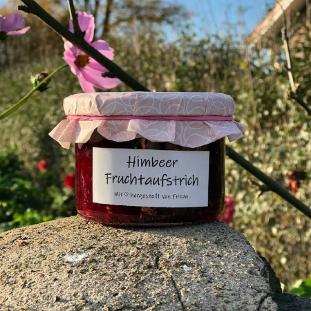 Verschiedene Marmeladen Himbeer-Fruchtaufstrich mit Liebe hergestellt von Frieda zu kaufen beim Gemüsebetrieb Alexander Witt in Lübeck St. Jürgen